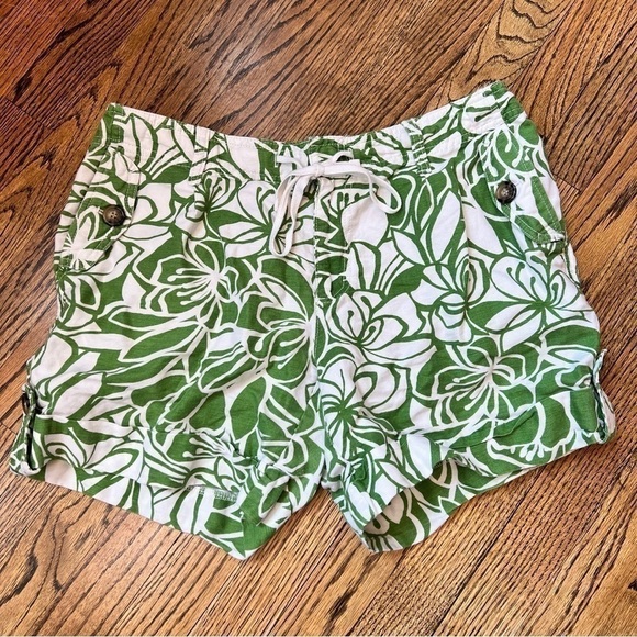 Liz Claiborne Sloane Women’s Size 8 Green White Floral Print Shorts Pockets Fun - Picture 1 of 9